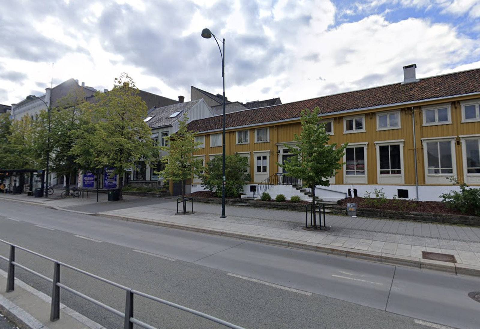 Innkjørsel fra Kongens gate. Galleribilde