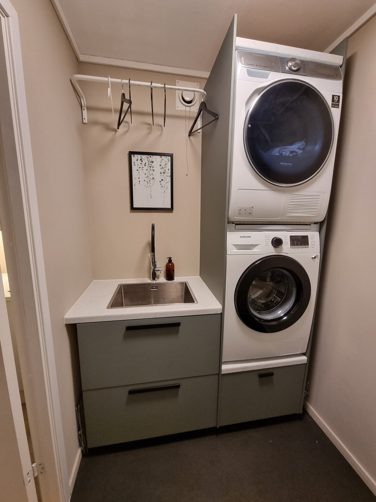 Trøketrommel, vask og vaskemaskin Galleribilde