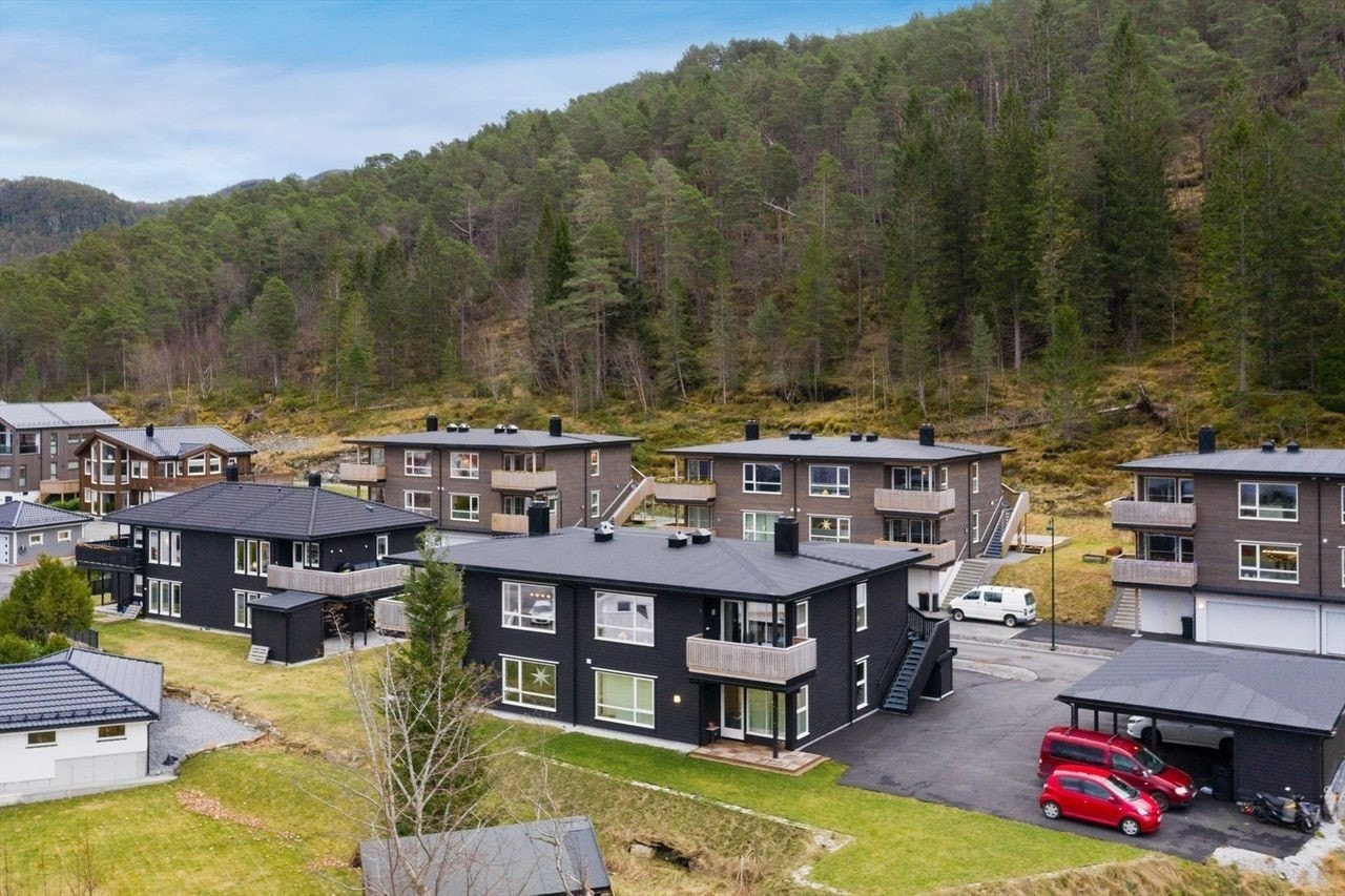 Idehus har gleden av å presentere 2 stk flotte 4-mannsboliger. Ta kontakt for en hyggelig boligprat. Galleribilde