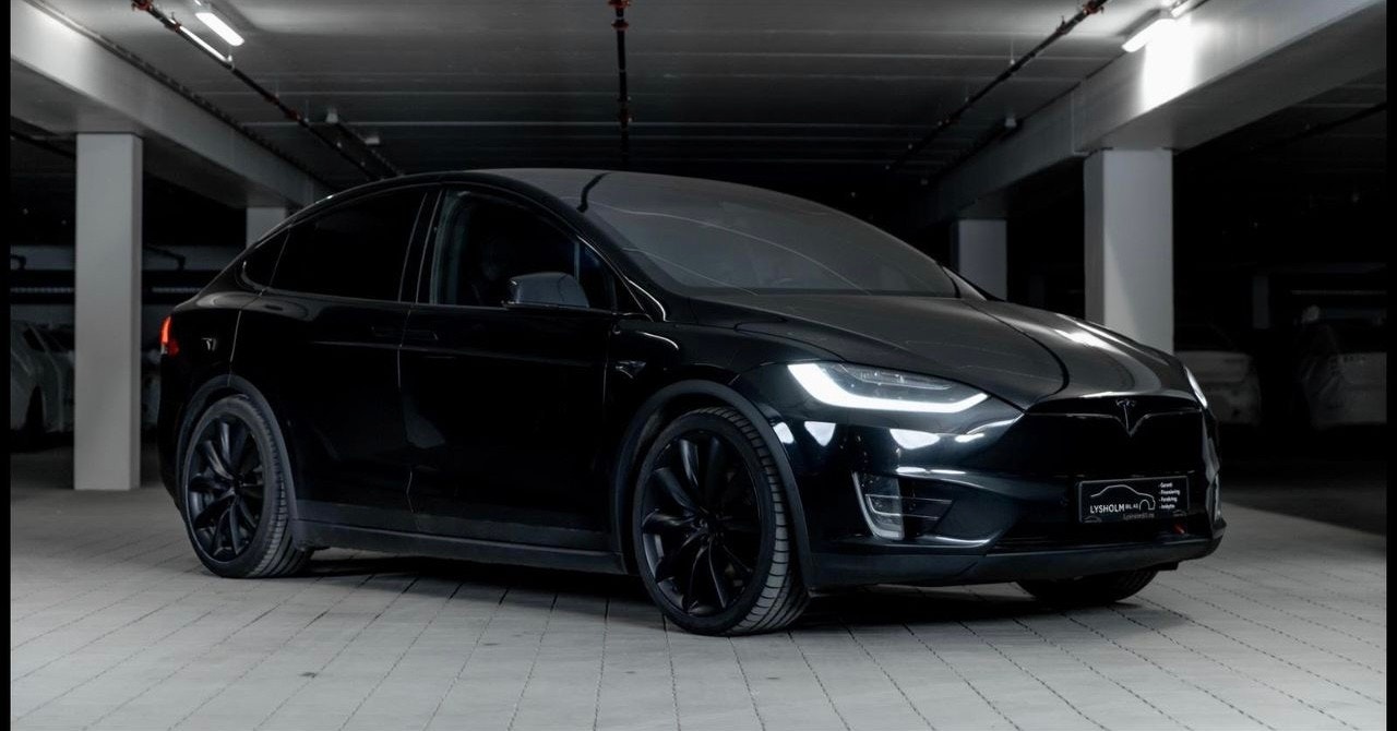 Tesla Model X 1