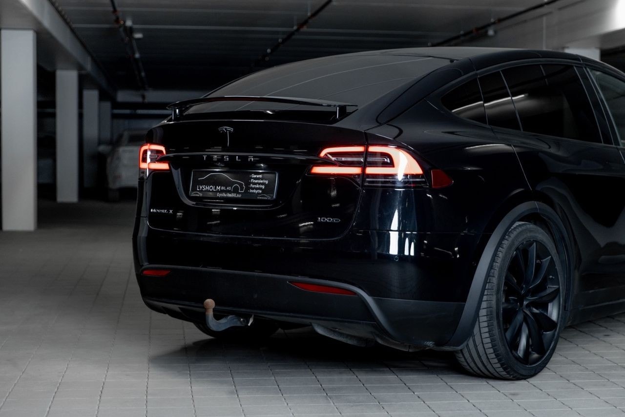Tesla Model X 5