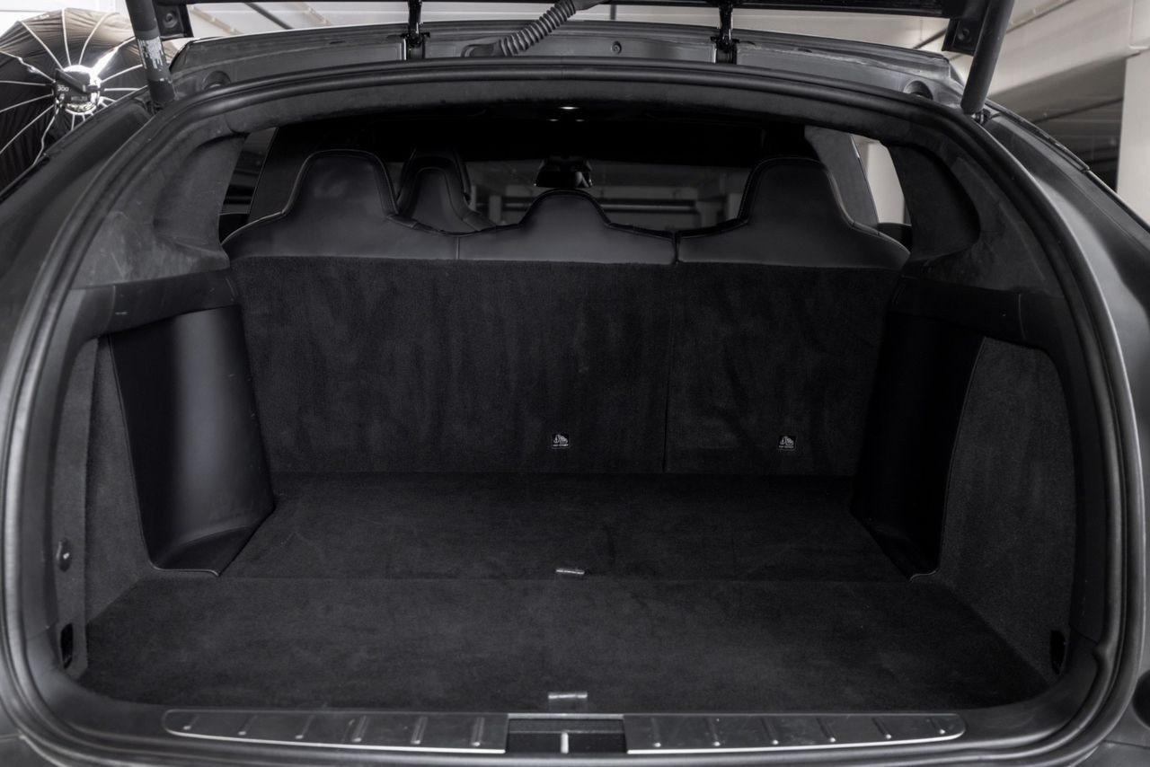 Tesla Model X 8