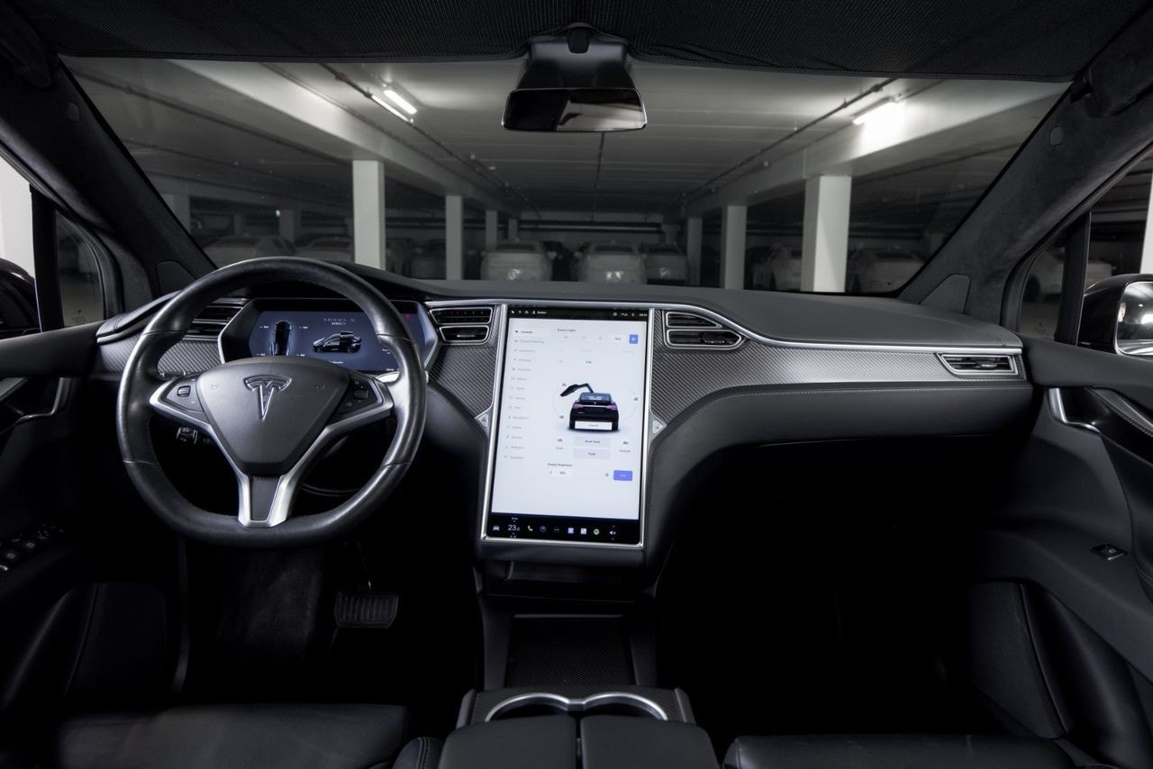 Tesla Model X 11