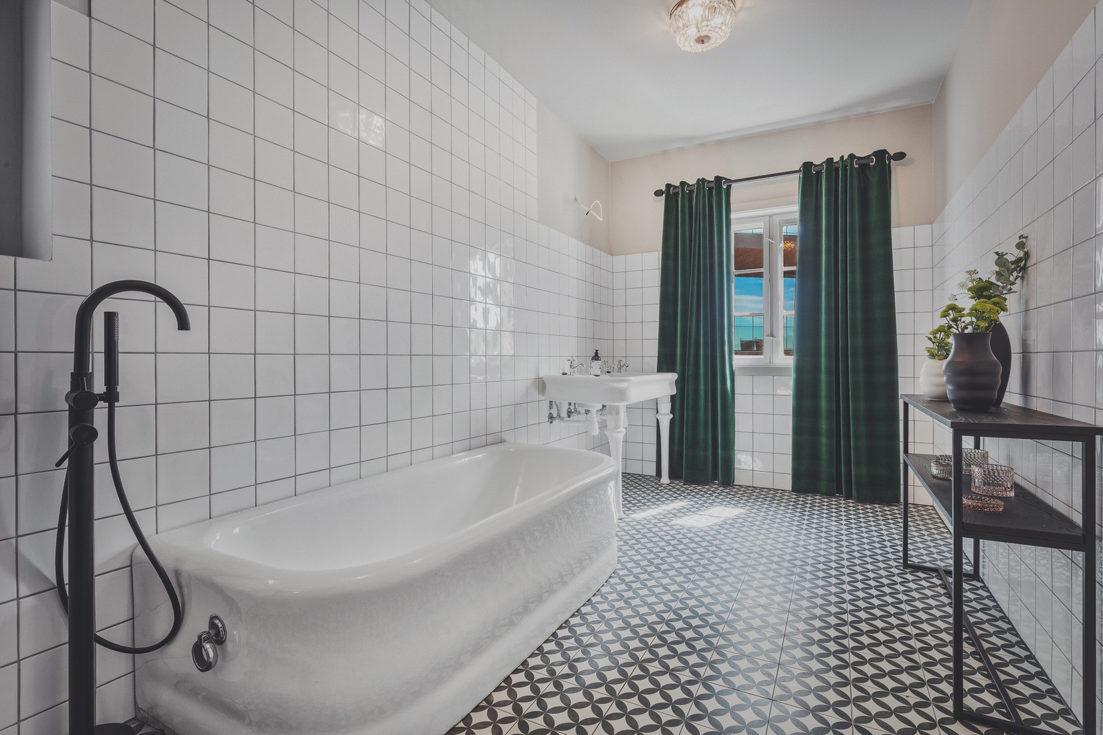 Bad og toalett for kontorene Galleribilde