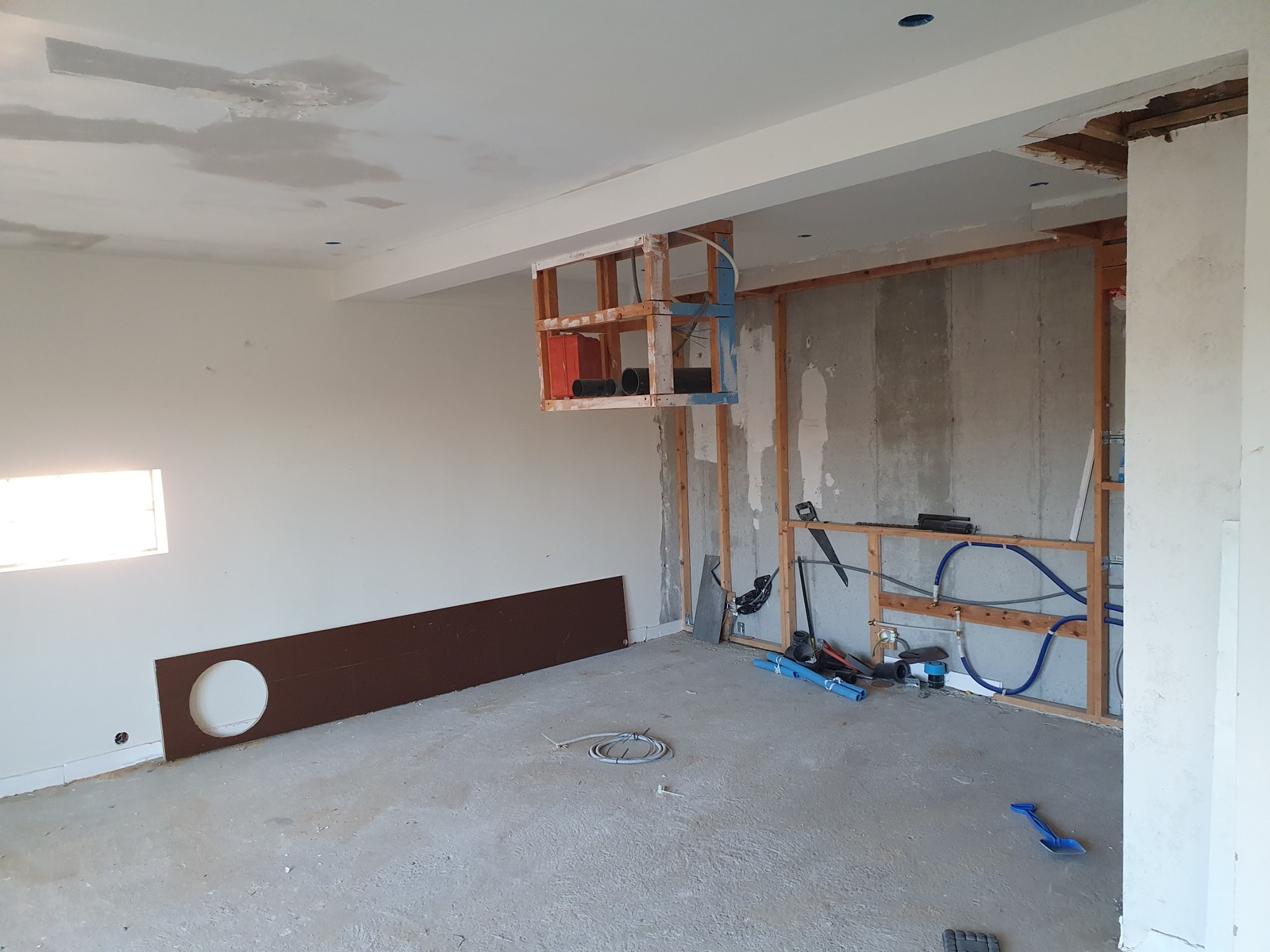 Kjøkkenrom/vinkel leilighet. Pipe til høyre. Galleribilde