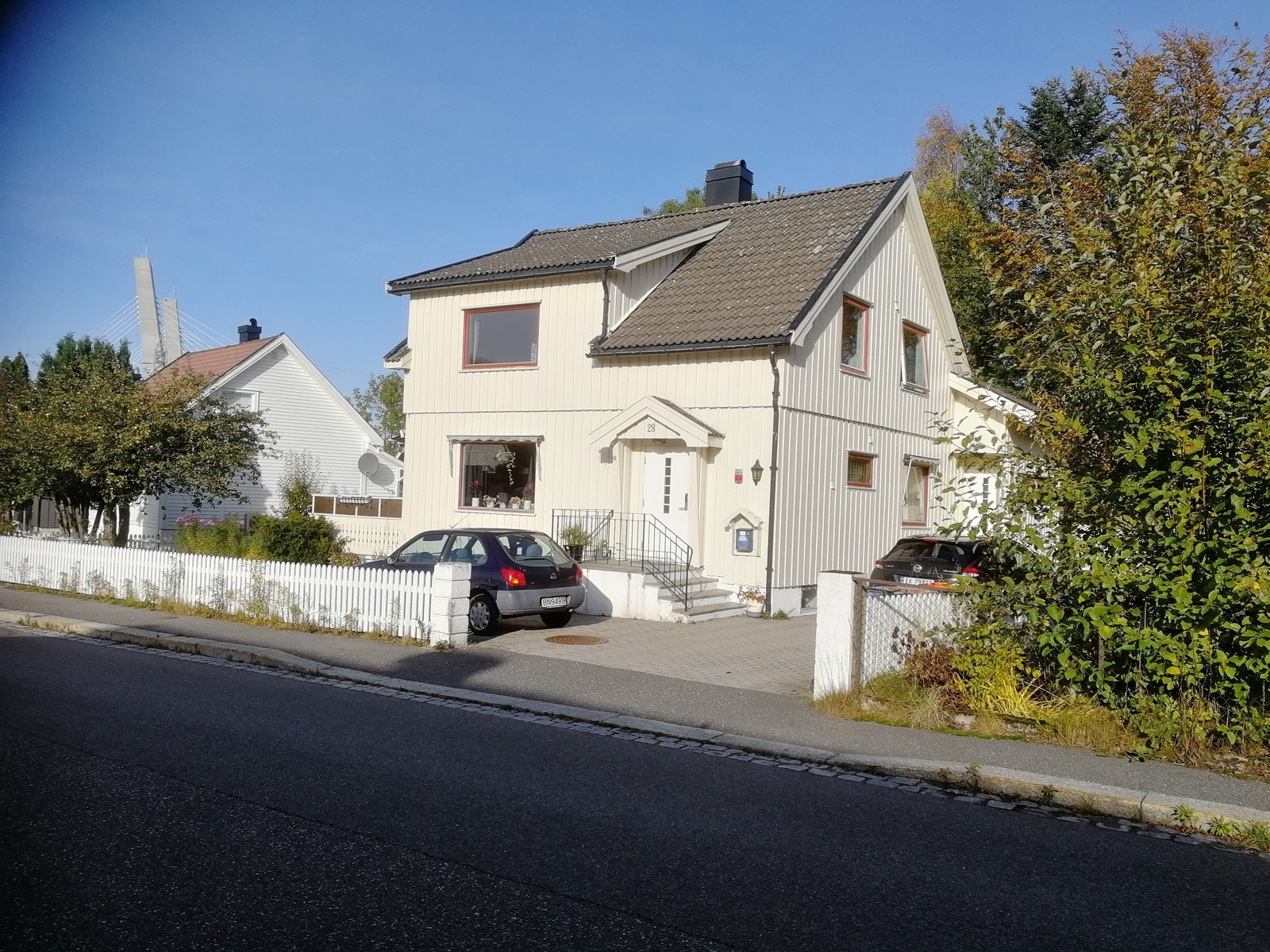 Bygg sett Ifra gata. Galleribilde