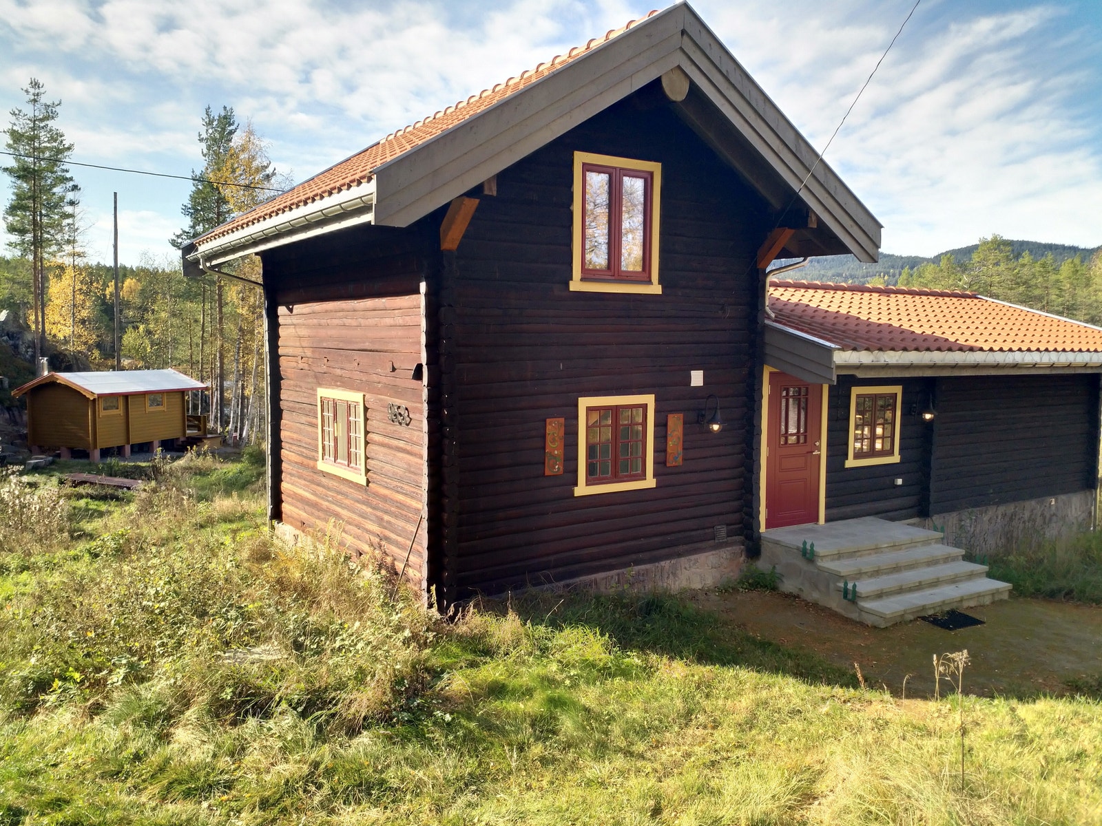 Hovedhuset og lysthuset med badstu i bakgrunnen. Galleribilde