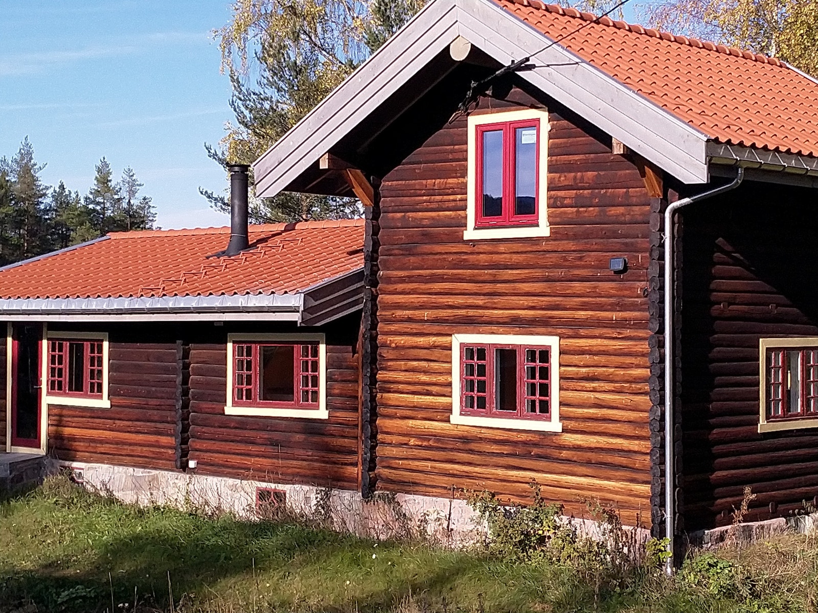 Hovedhuset er nyoppusset og tjærebredd utvendig. Galleribilde