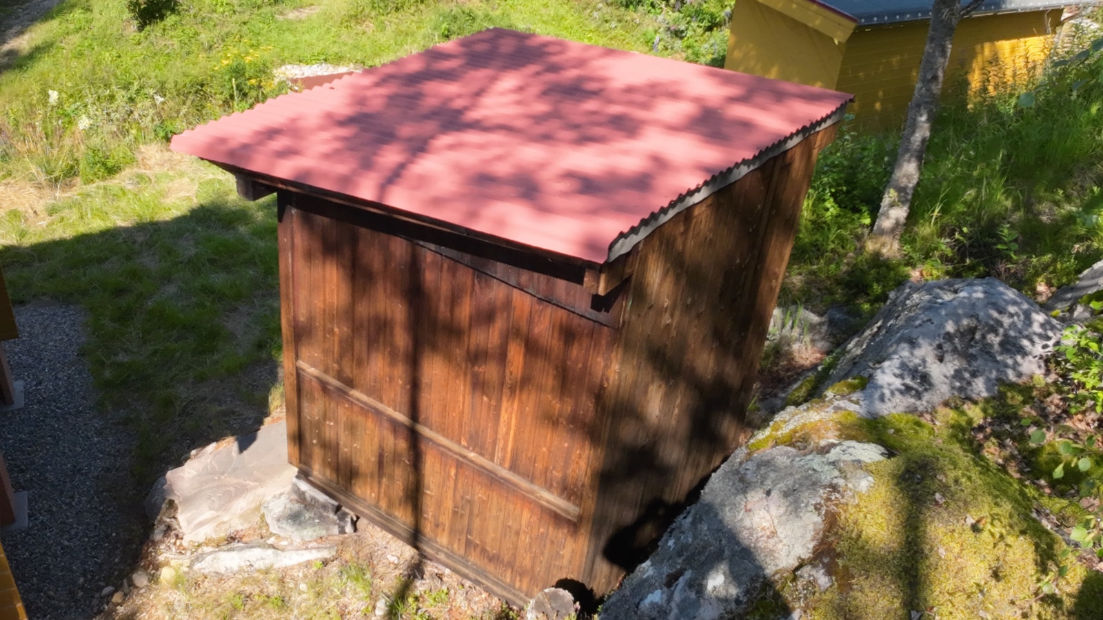 Uthuset er tjærebredd. Galleribilde