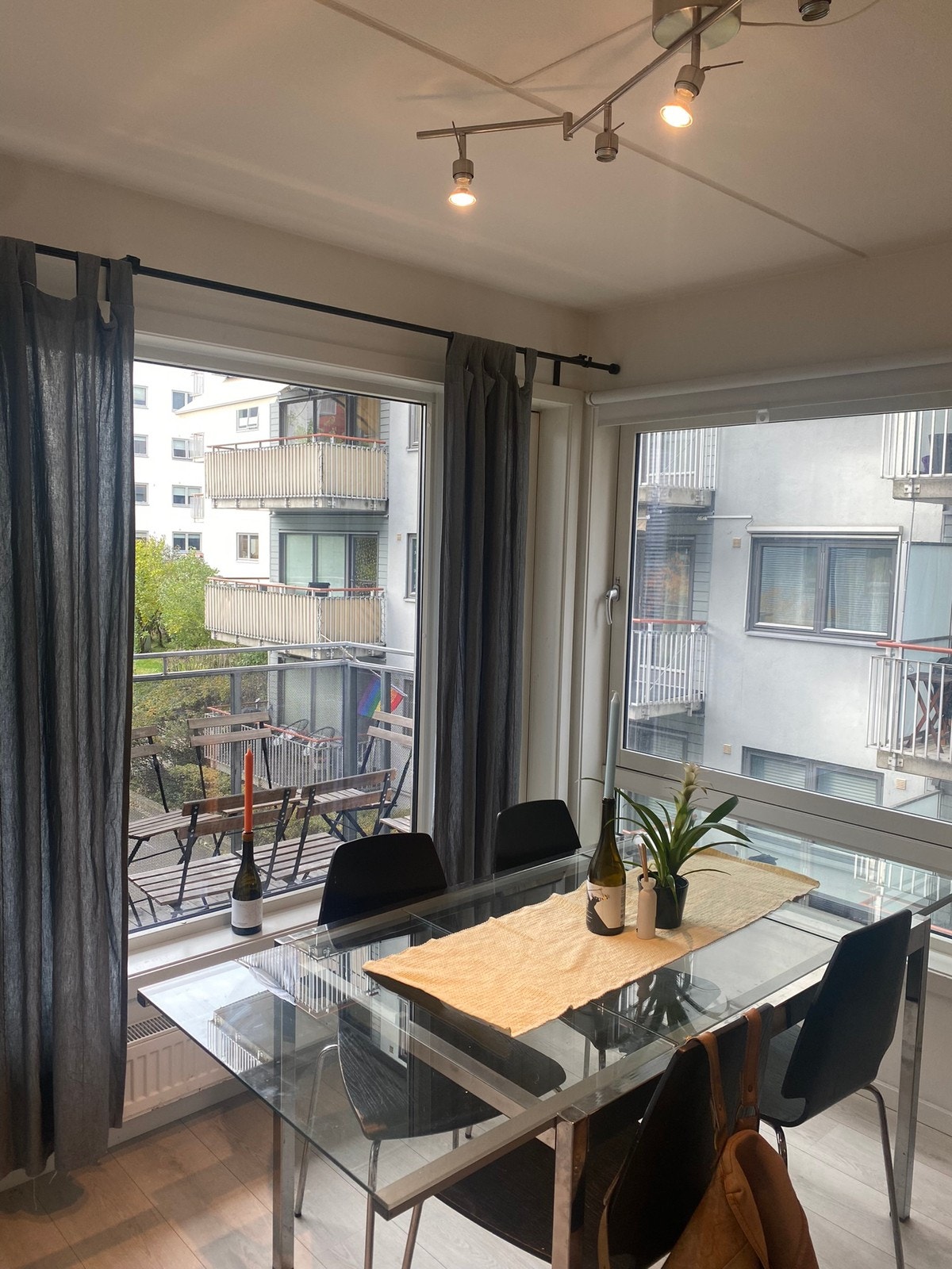 Spisebord med plass til opp til 8 pers Galleribilde