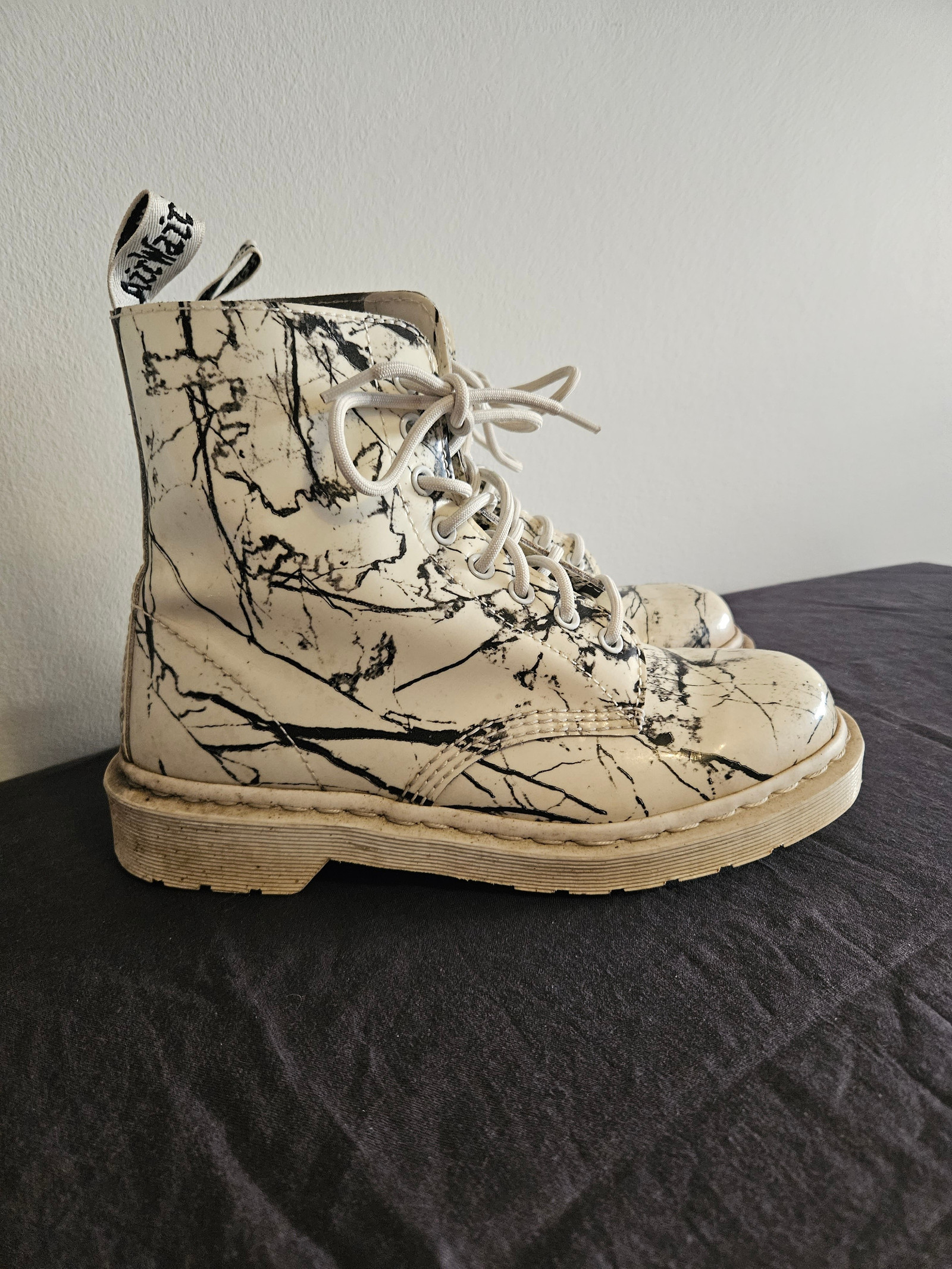 Dr martens pascal marble deals