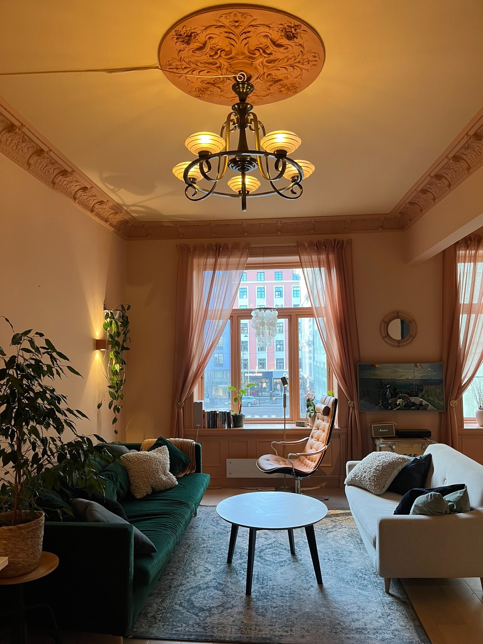 Stue med gode solforhold Galleribilde