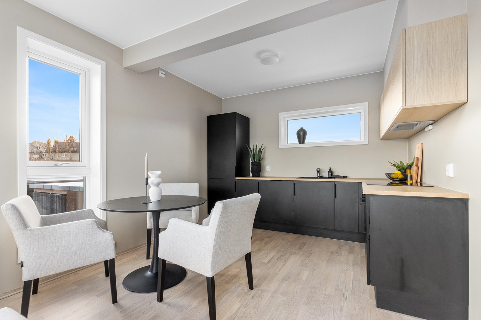 Kjøkken fra JKE med integrerte hvitevarer. Galleribilde