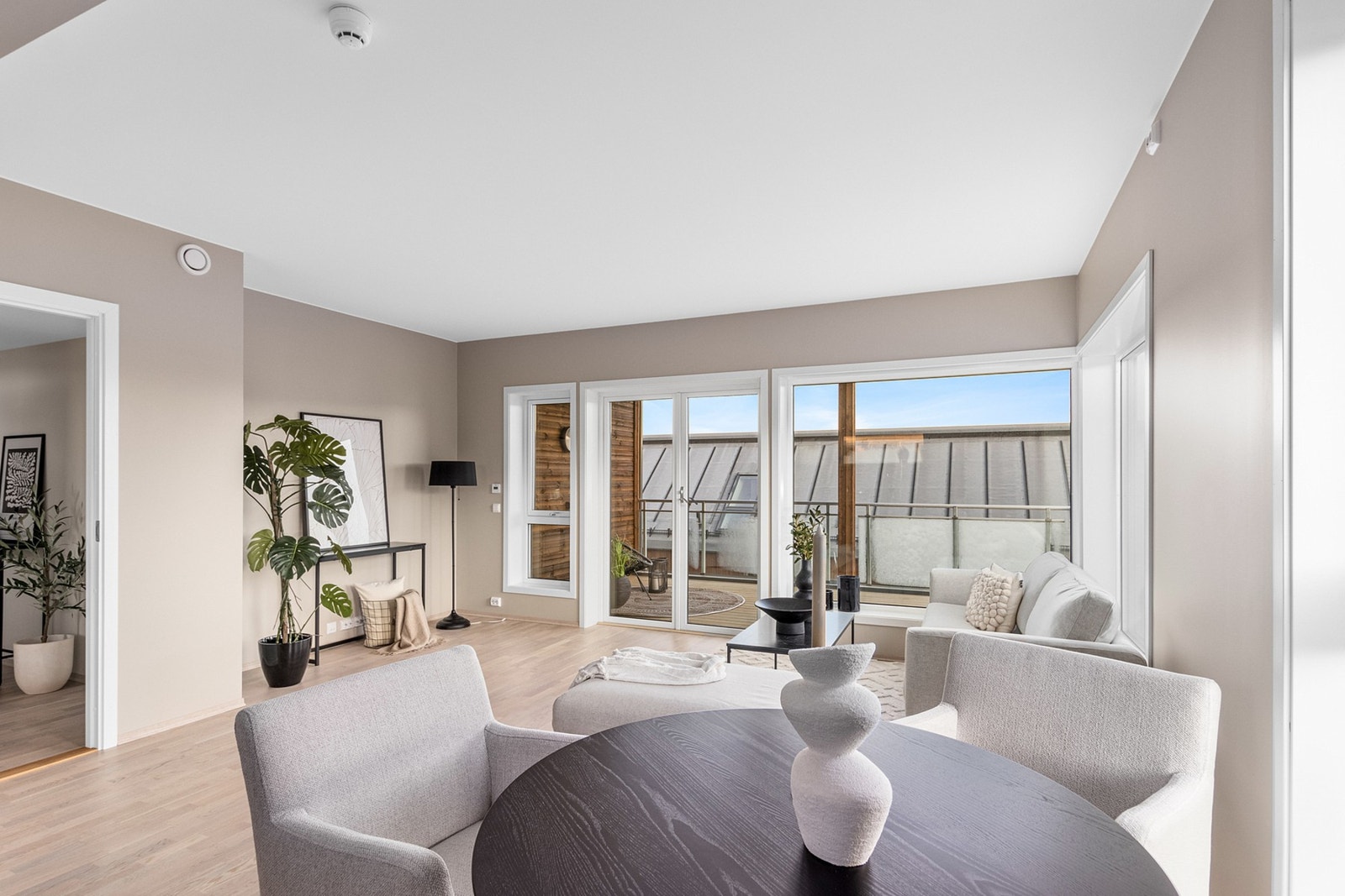 Stue med utgang til en veranda. Galleribilde