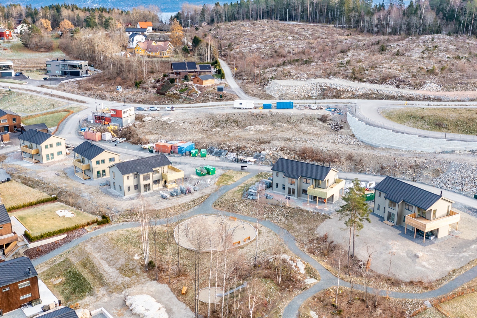 Fire flotte eneboliger med god beliggenhet. Galleribilde
