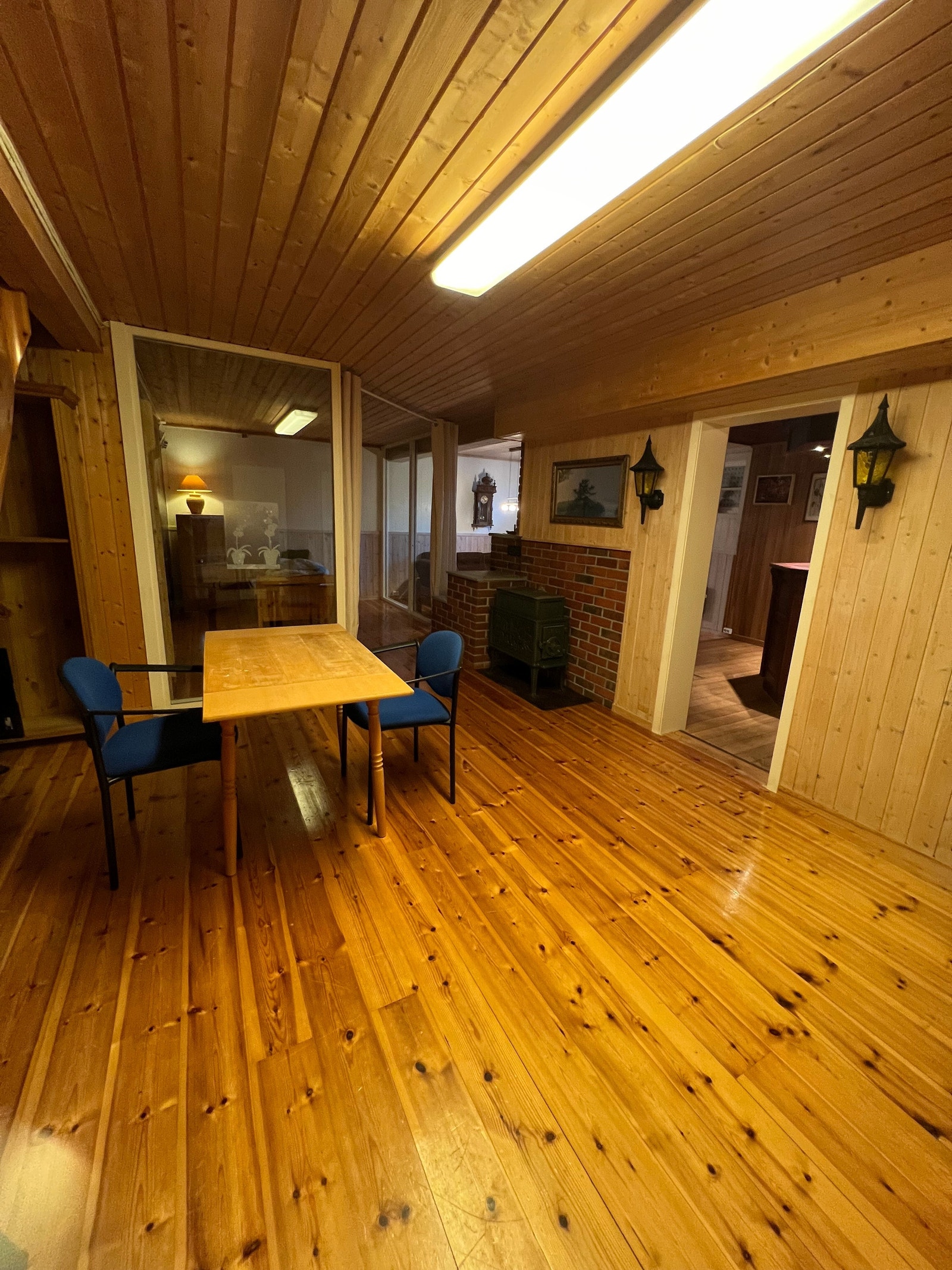 Spisestuen er ca.8 m2 har en nisje for evt. overnatting ca.7 m2 Galleribilde