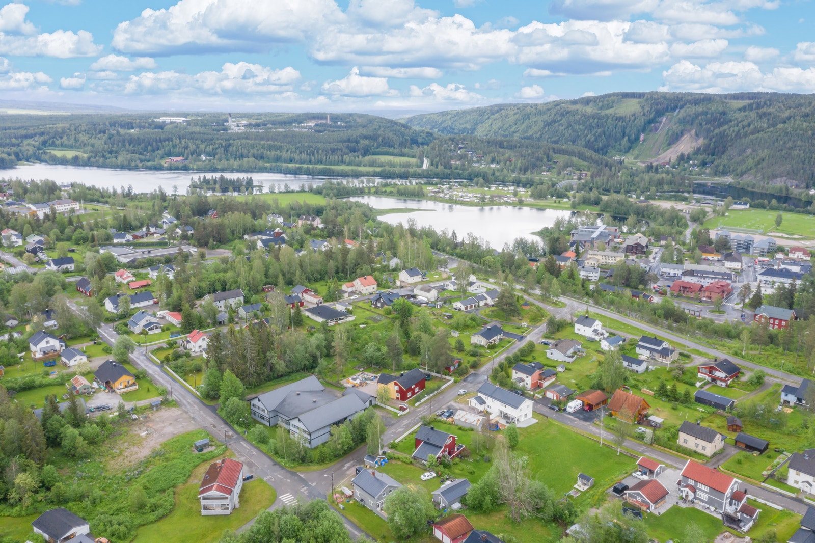 Beliggenhet og avstand til Høgskolen som ligger ved vannet Galleribilde