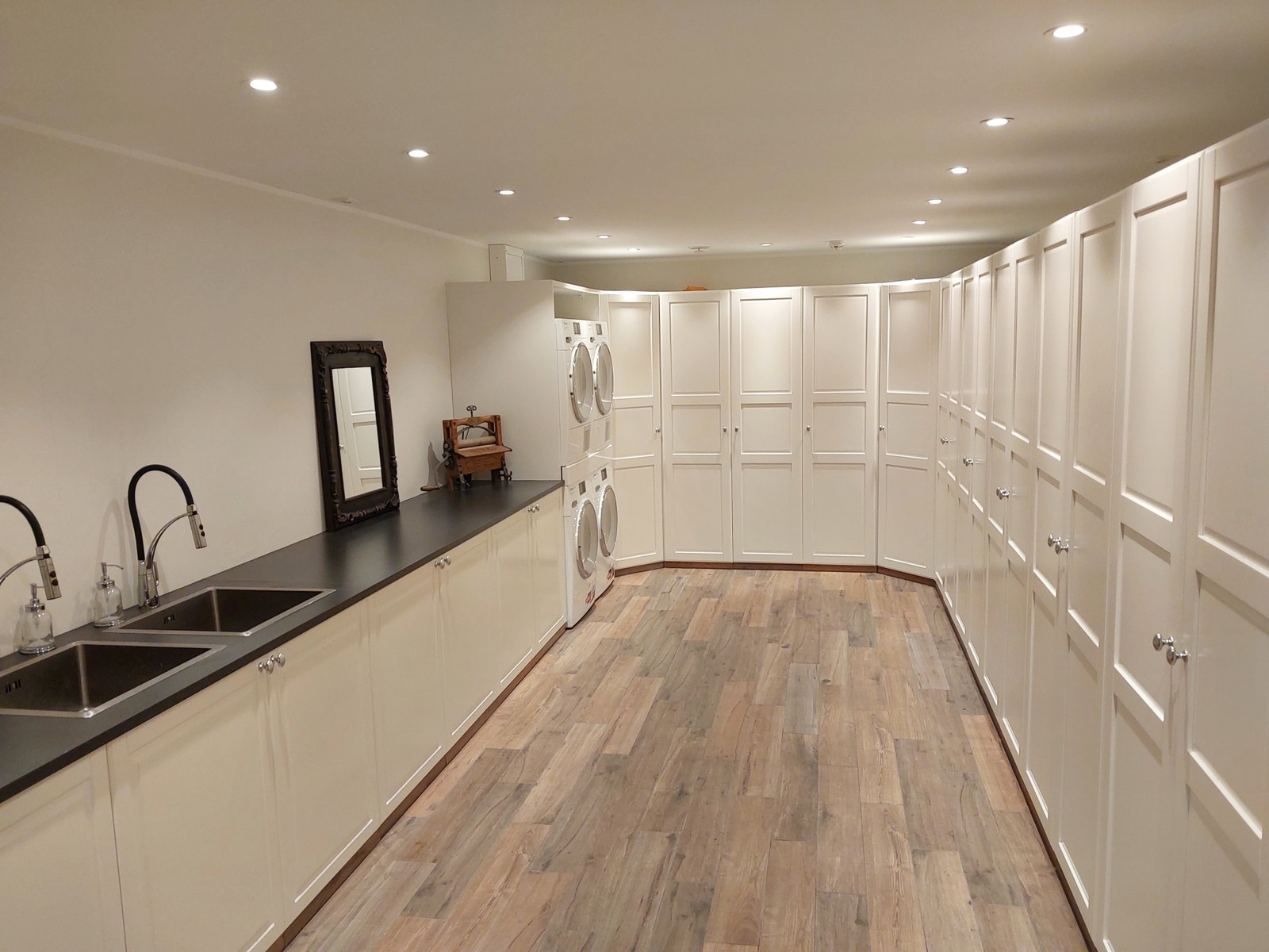 Vaskerom Galleribilde