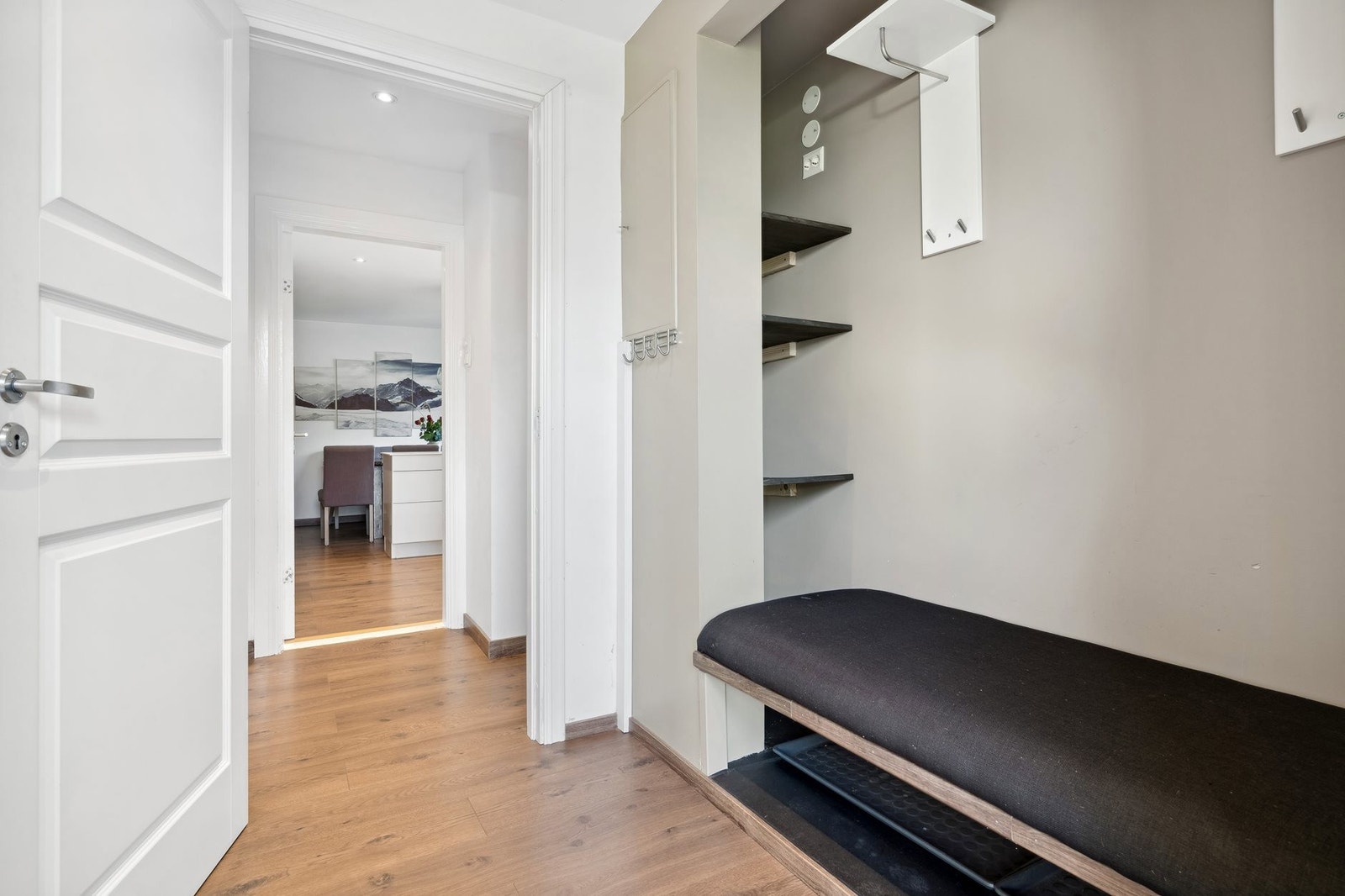 Yttertøy og inngang Galleribilde