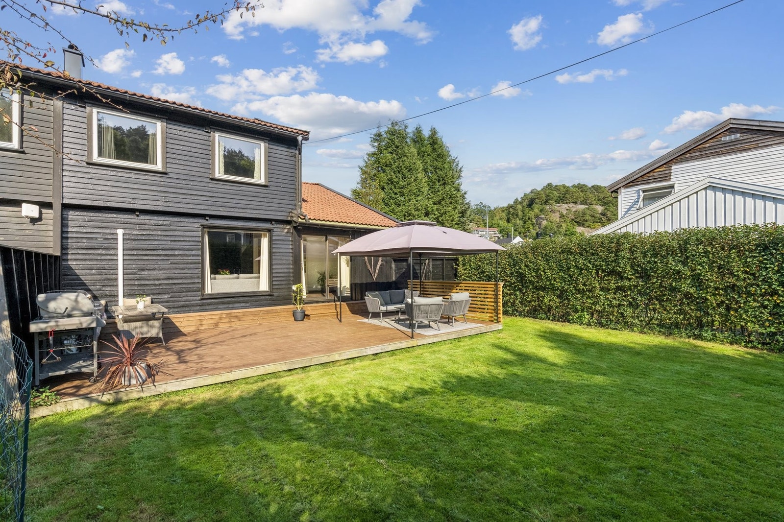 Romslig og pen del av vertikaldelt tomannsbolig Galleribilde