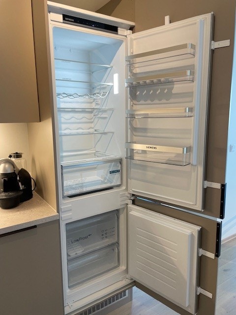 Kjøle- og fryseskap. Fridge and freezer. Galleribilde