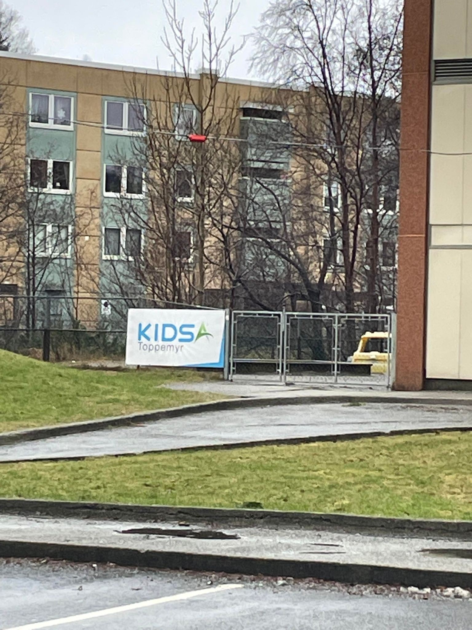 Barnehage. Rett vedsiden av barnehage finner du tannklinikk Galleribilde