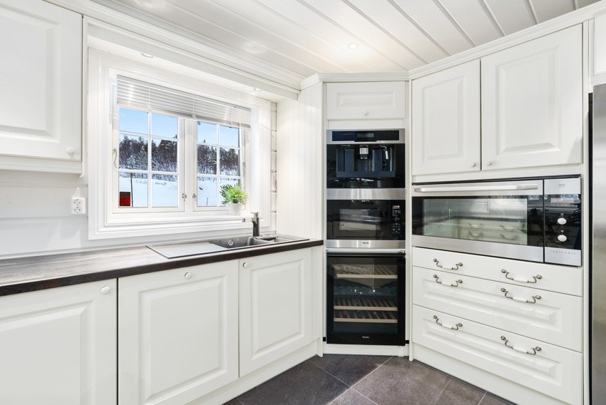 Integrerte hvitevarer på kjøkkenet Galleribilde