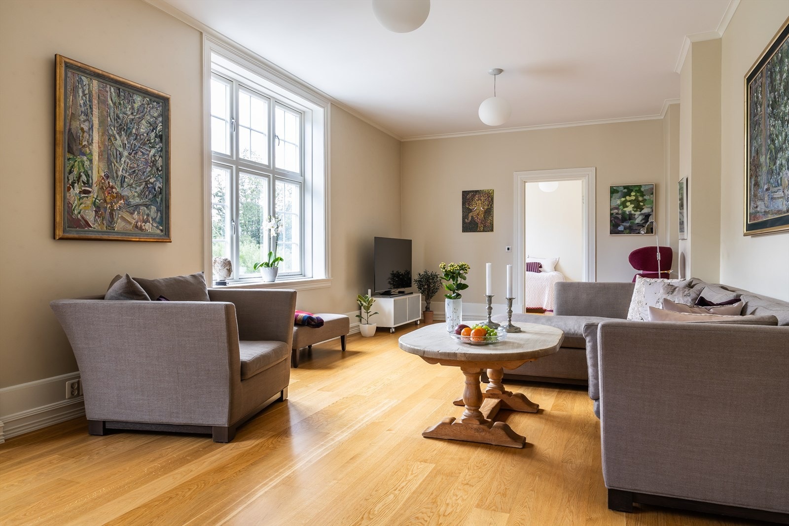 Leiligheten ble renovert i 2013 med blant annet varme i alle gulv, nytt kjøkken og nytt baderom Galleribilde