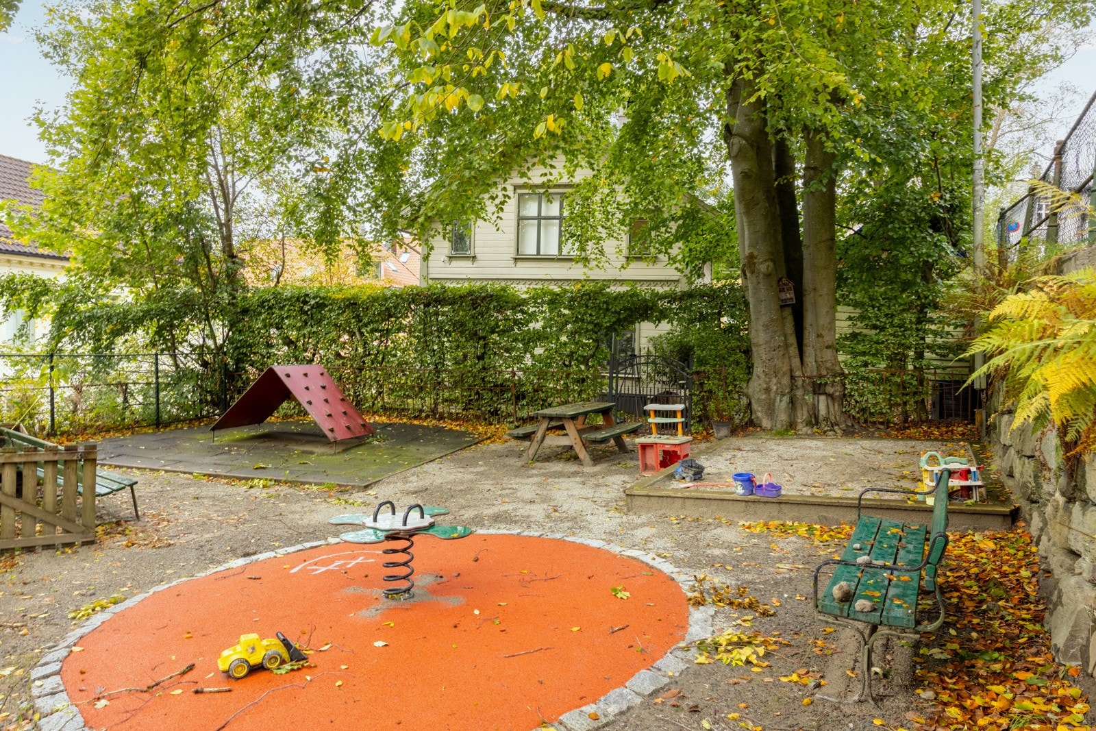 Lekeplass like i nærheten av leiligheten. Galleribilde