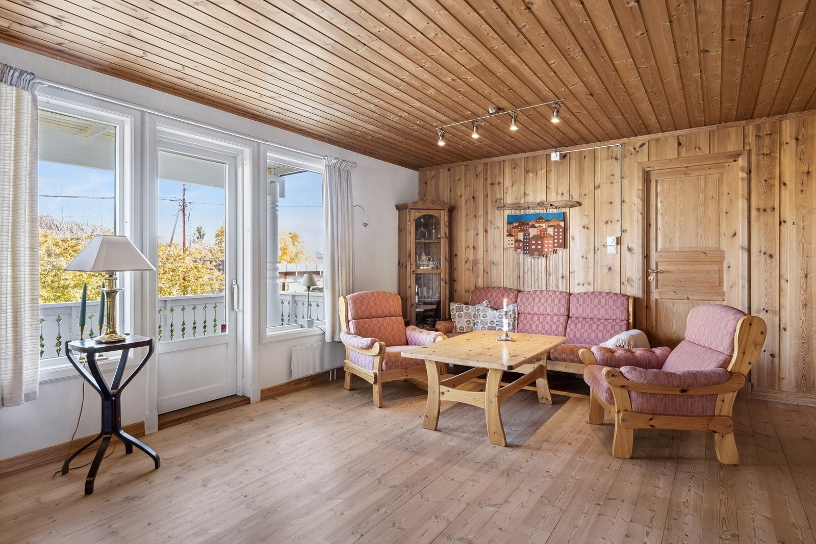 Fra stuen er det utgang til terrasse på 14 kvm Galleribilde