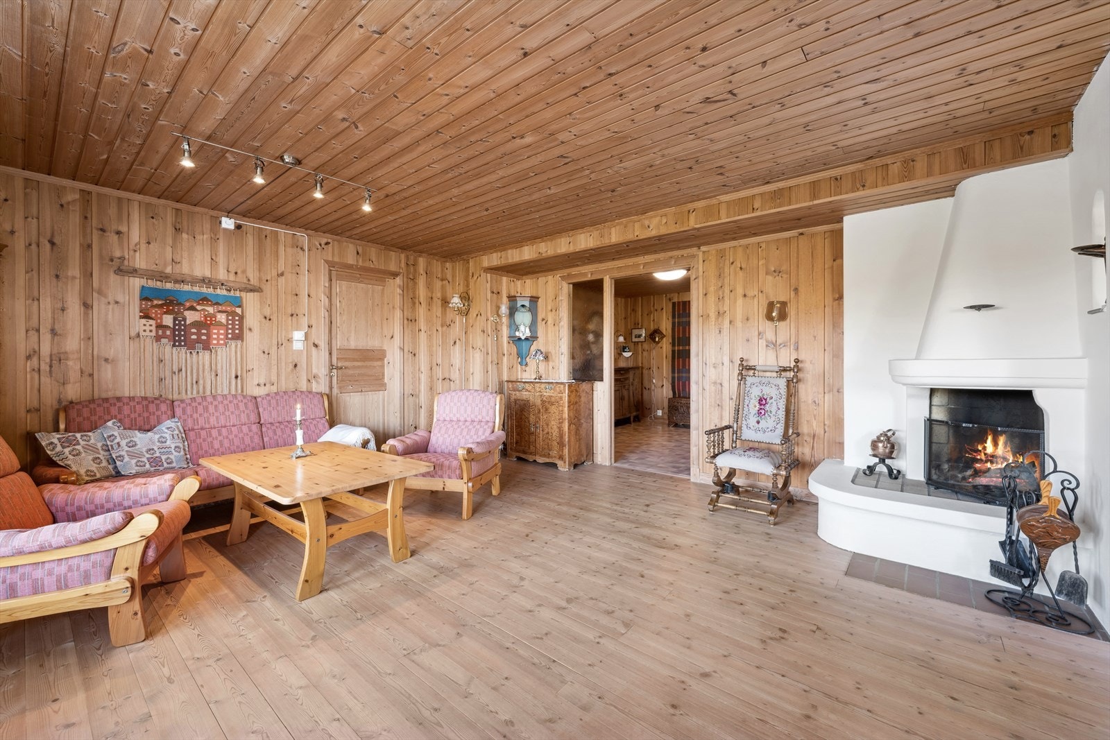 I tillegg er det åpen peis Galleribilde