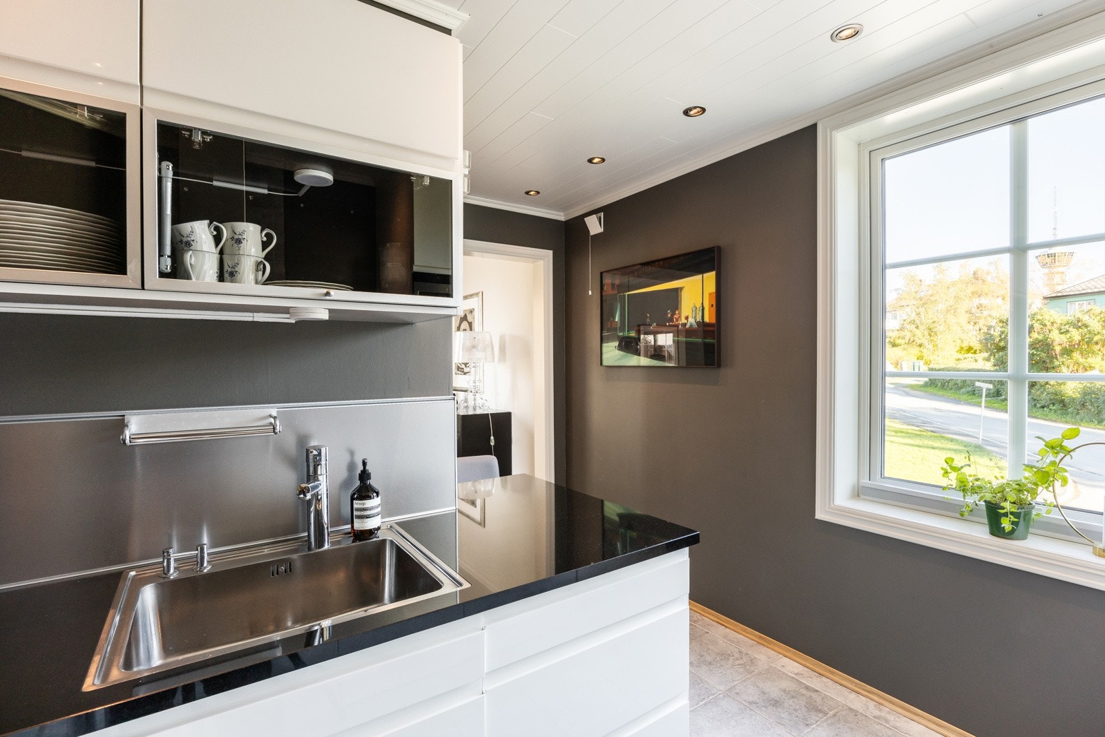 Ekslusiv og påkostet benkeplate med stein fra Oppdal. Galleribilde