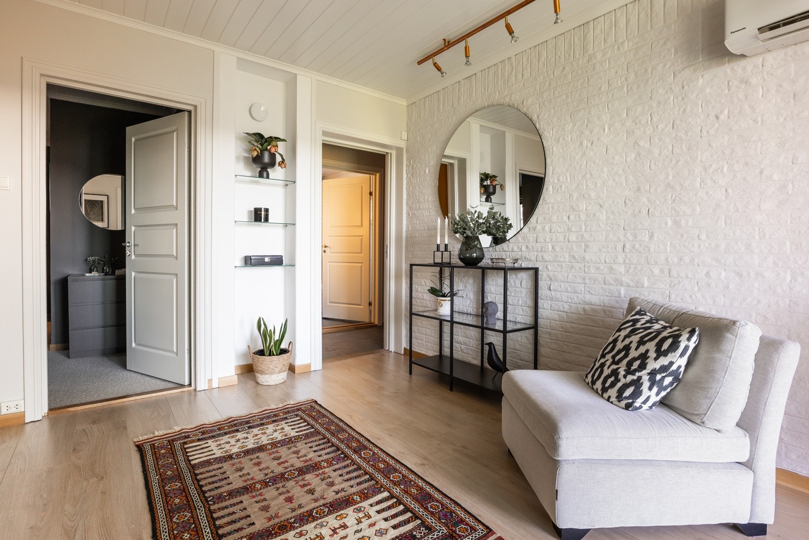 Hallen er oppmålt til 13 kvm. Galleribilde