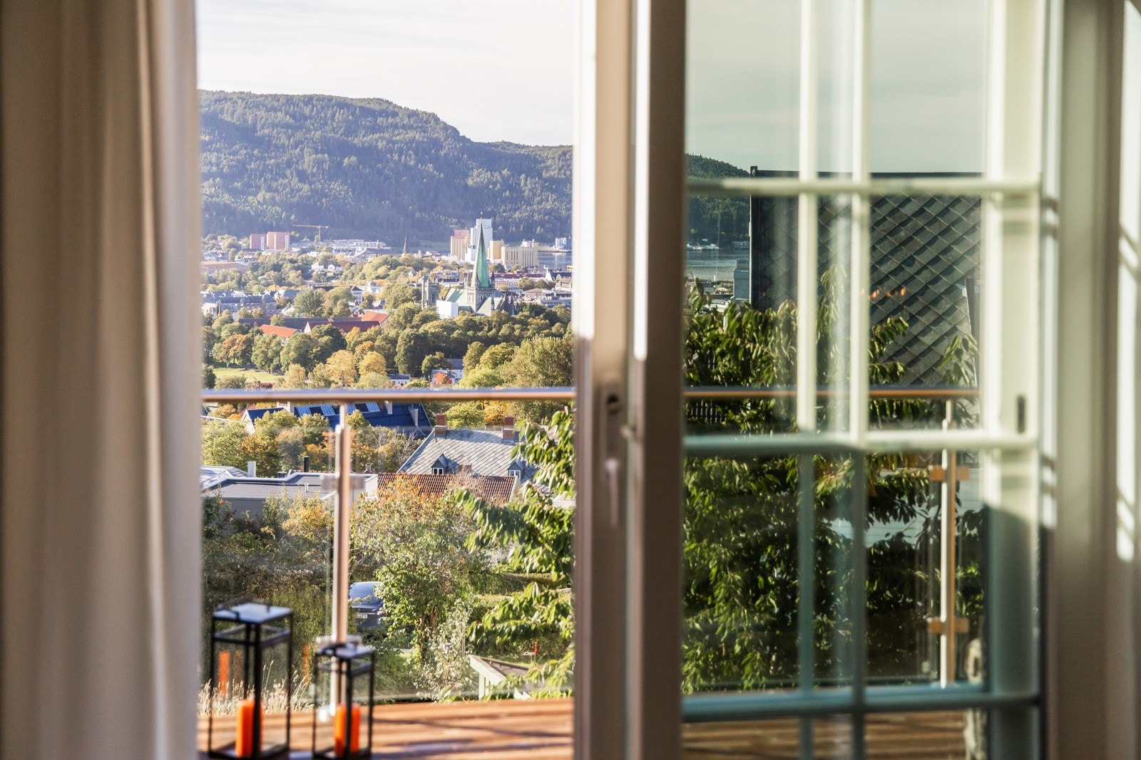 Skyvedør mellom balkong og stue fra 2010. Galleribilde