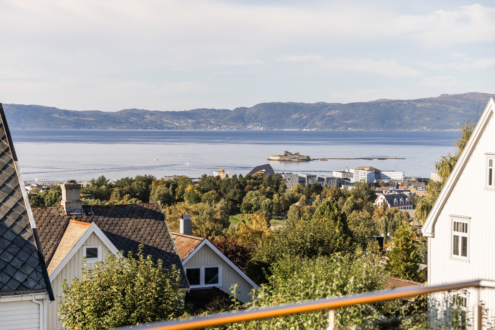 Utsikt mot Munkholmen. Galleribilde