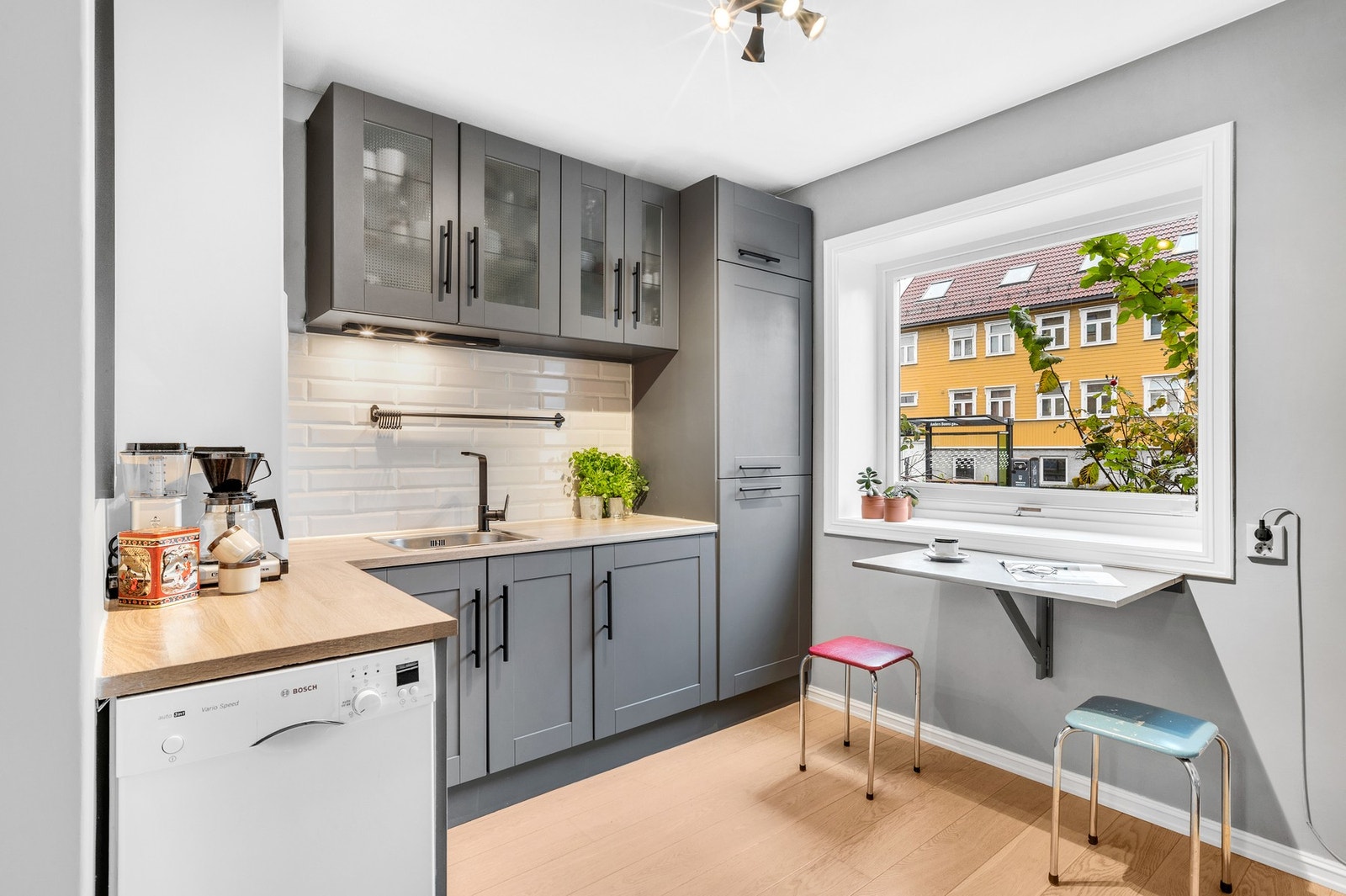 Koselig frokostplass ved kjøkkenet Galleribilde