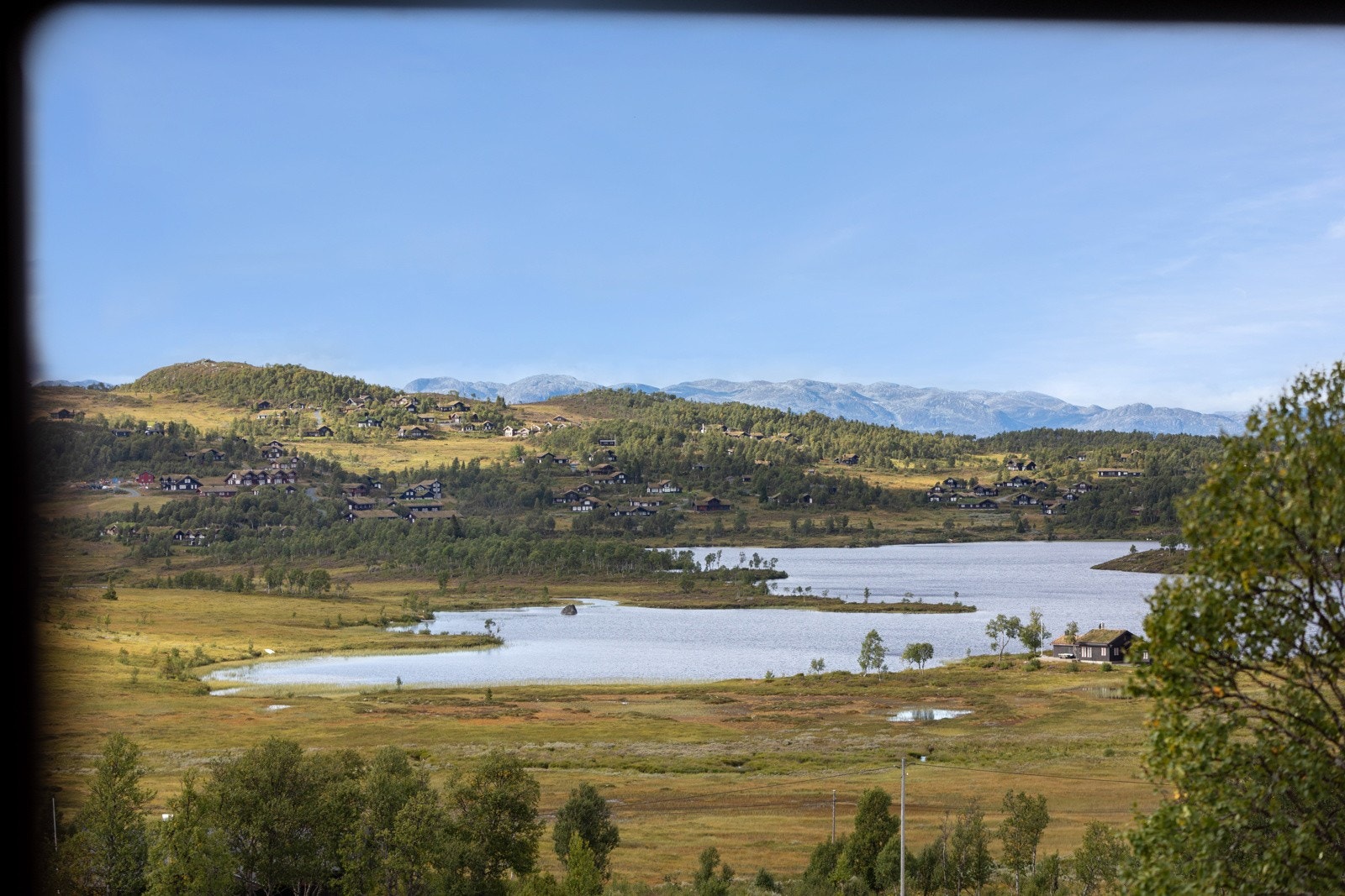 Hytta ligger hele 983 moh, og har ingen hytter som stenger for utsikten Galleribilde