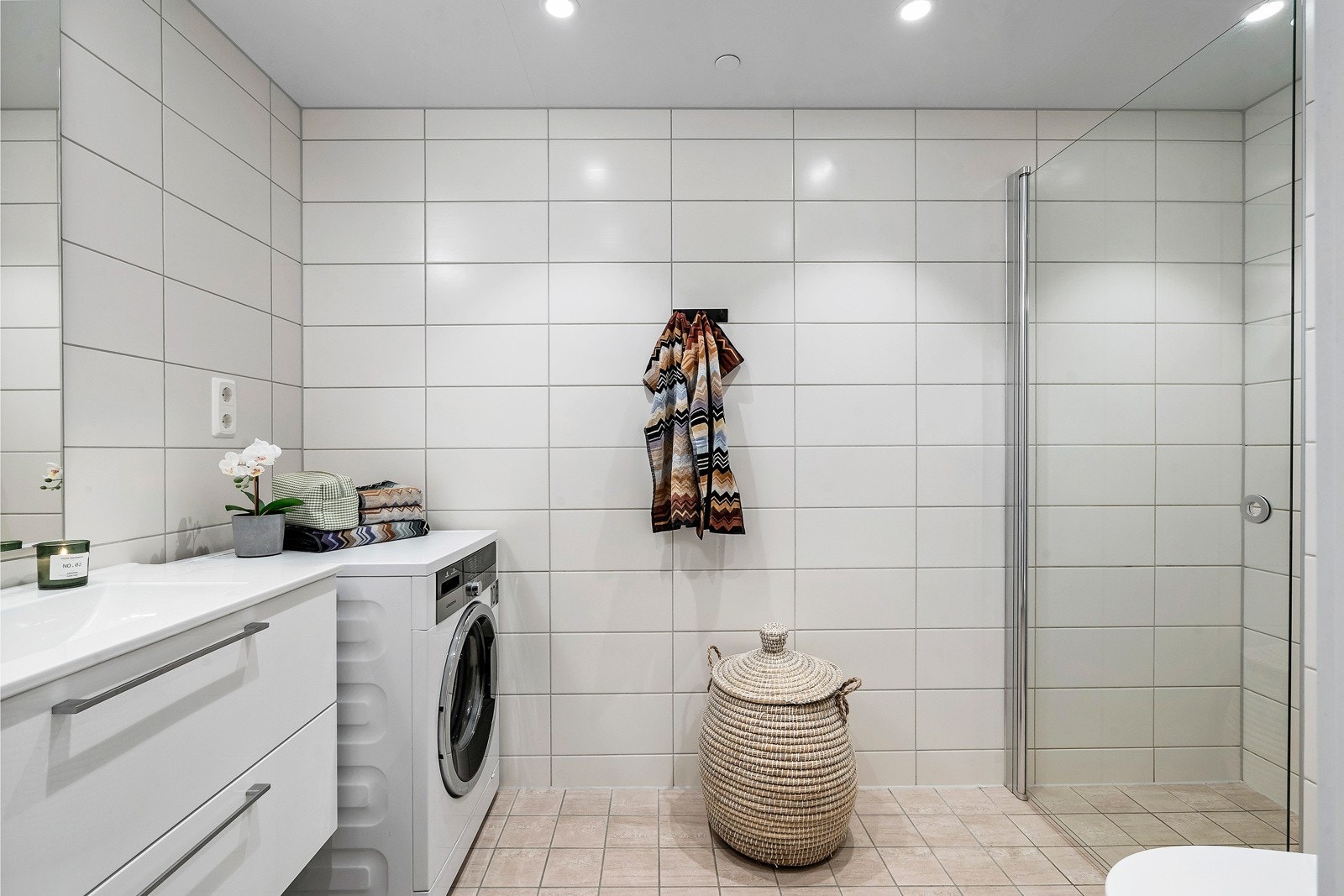 Dusjsonen er et nedfelt dusjhjørne. Galleribilde