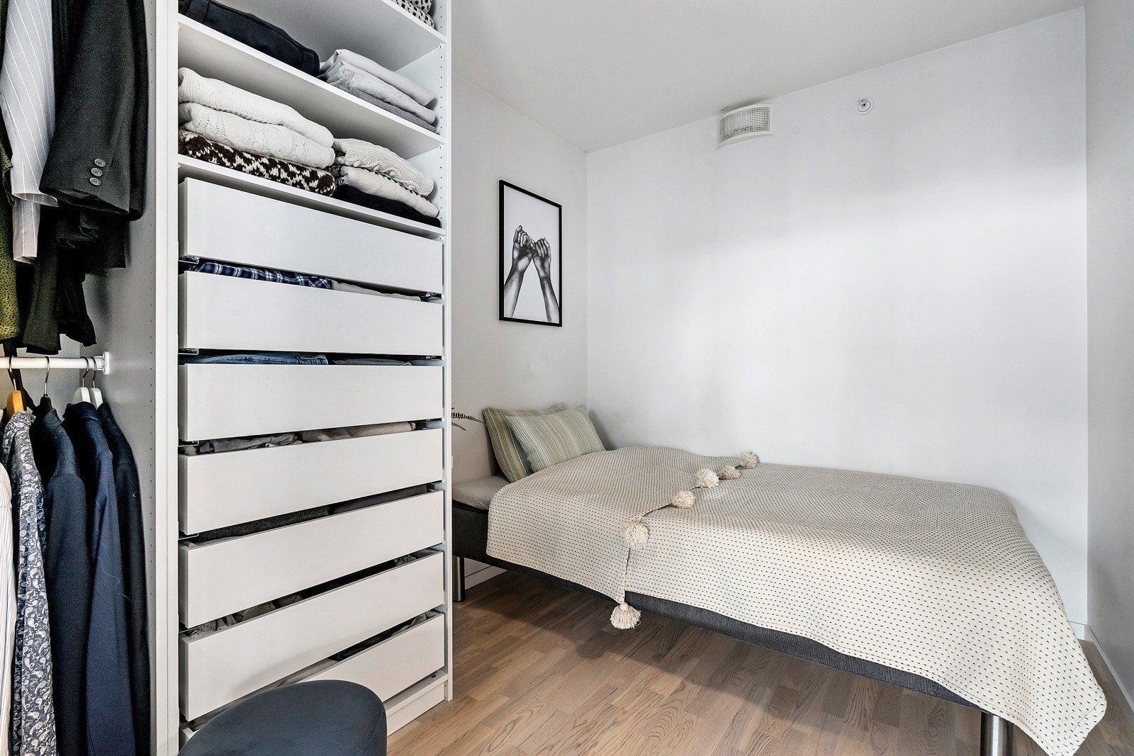 Soverommet har plass til garderobeskap. Galleribilde