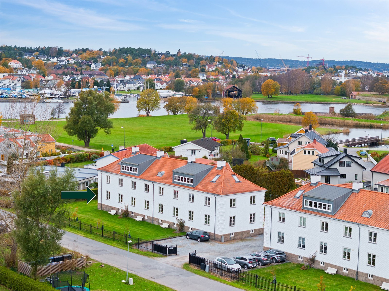 Lys og Innflyttingsklar 3-roms endeleilighet. Pusset opp i senere år, bl.a. nytt kjøkken i 2018. Populær beliggenhet.