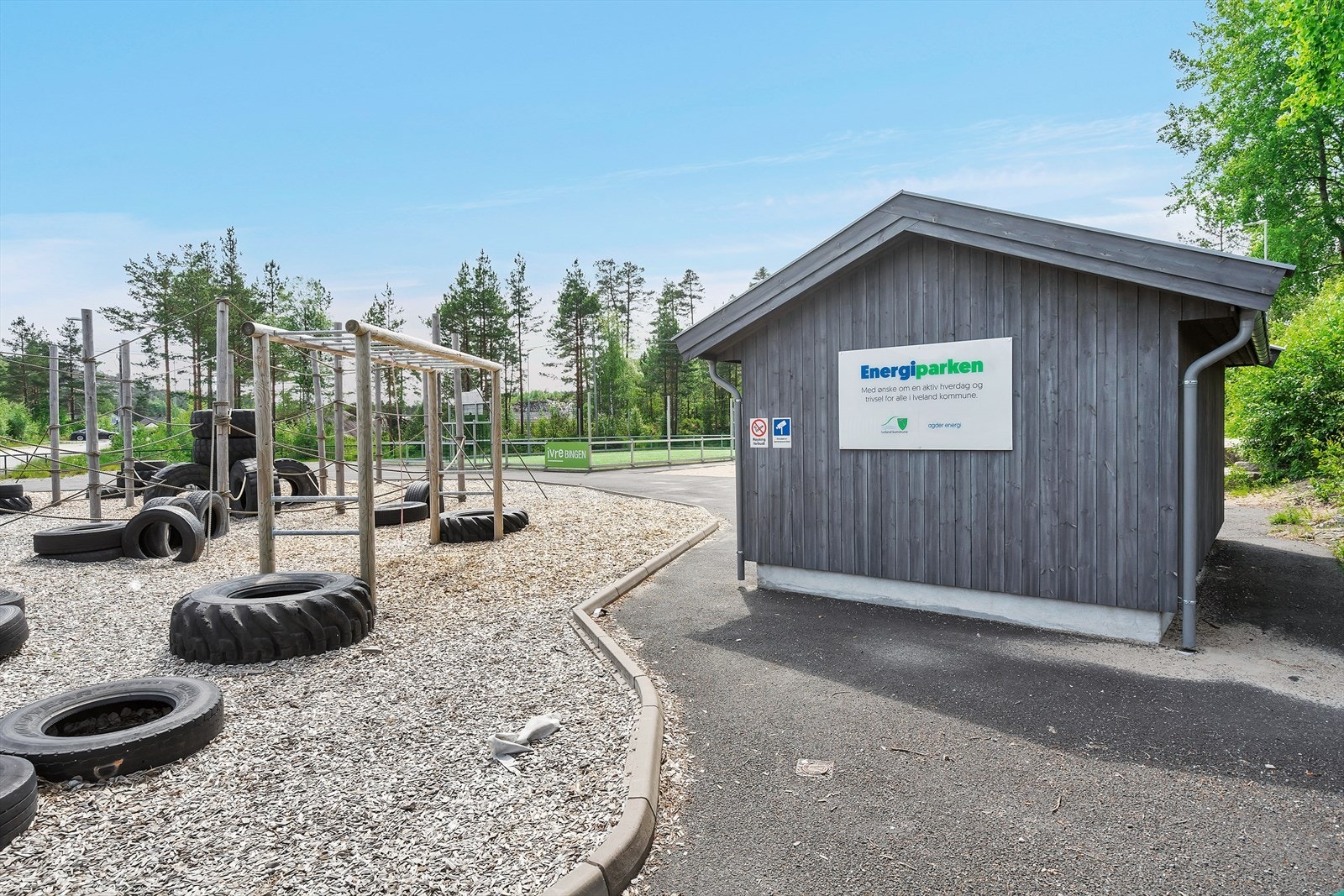 Lekeplassen i tilknytning til barnehagen. Galleribilde