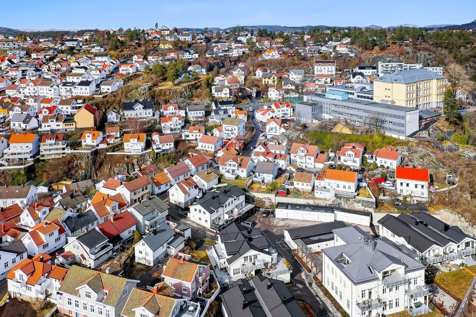 Ønsker du visning? Ta kontakt med eiendomsmegler Kent Andersen, tlf.488 55 551, eller Guro Hana, tlf.94 25 4652, for nærmere avtale. Galleribilde