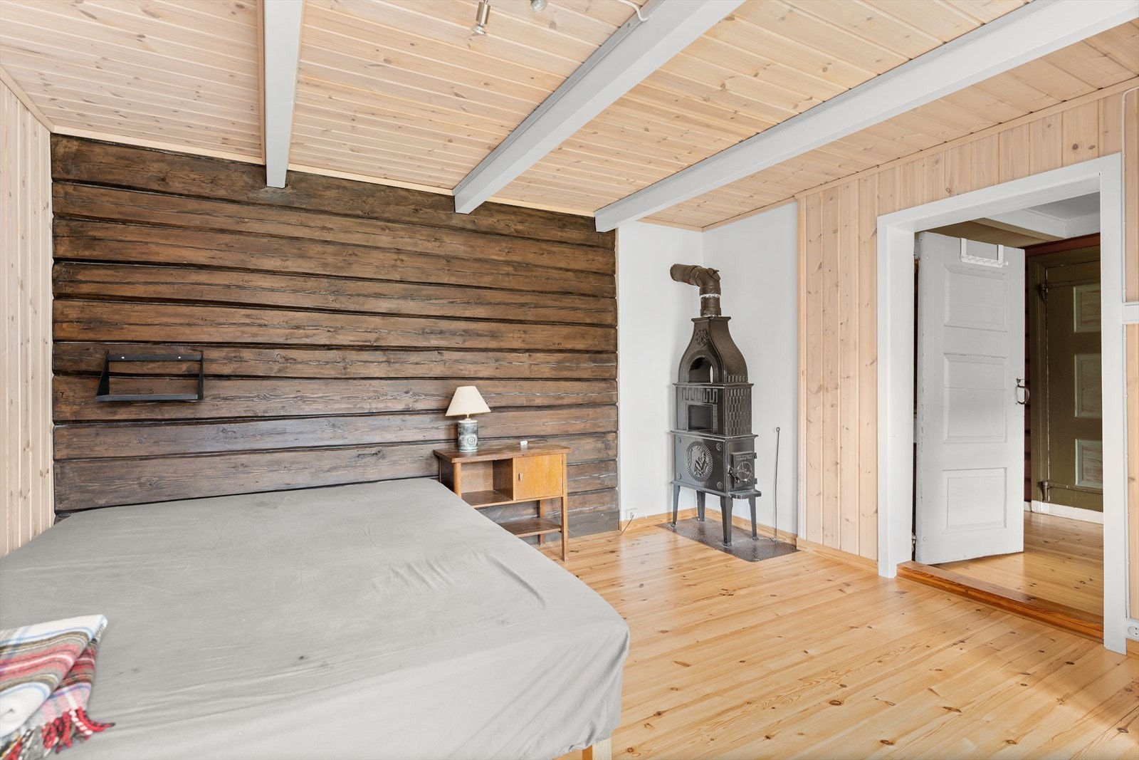 Det ene soverommet (1 av 3) ligger i 1. etg Galleribilde