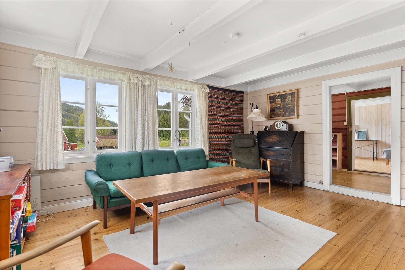 De klassiske vinduene gir et koselig preg og fint lys i rommene Galleribilde