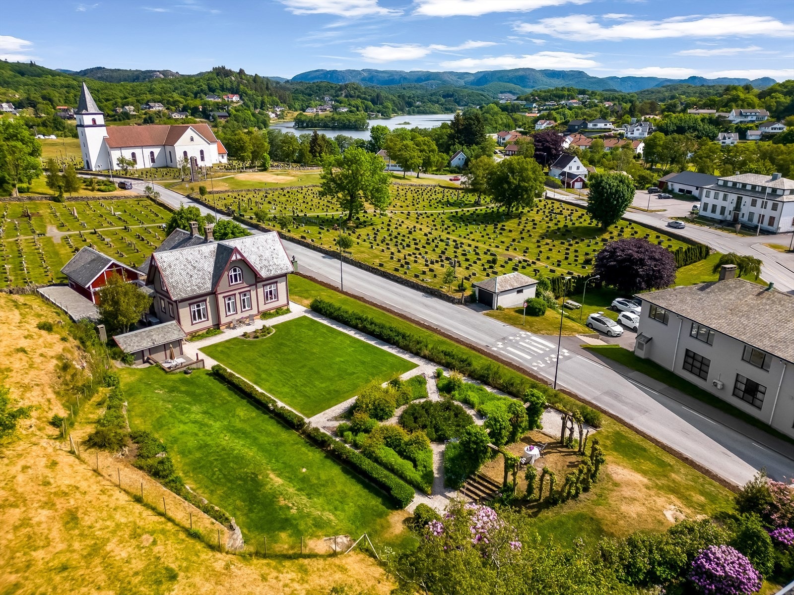 Eiendommen er et "smykke" som ligger sentralt i Vanse. Galleribilde