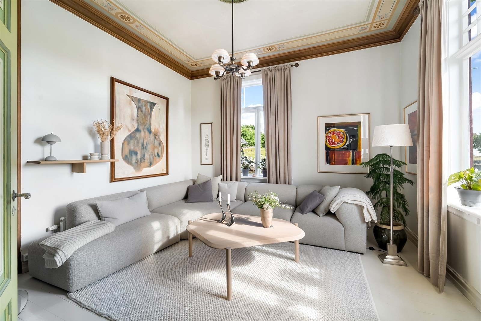 Den 4. stua er mer modernisert med lysere fremtoning. Galleribilde