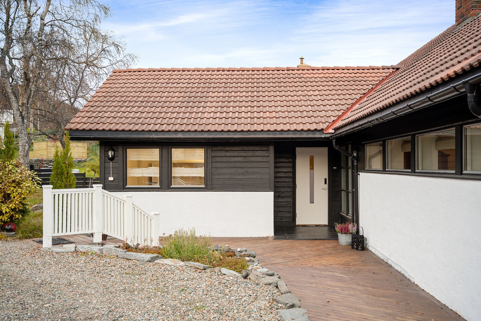 Terrasse i tilknytning til inngangspartiet Galleribilde