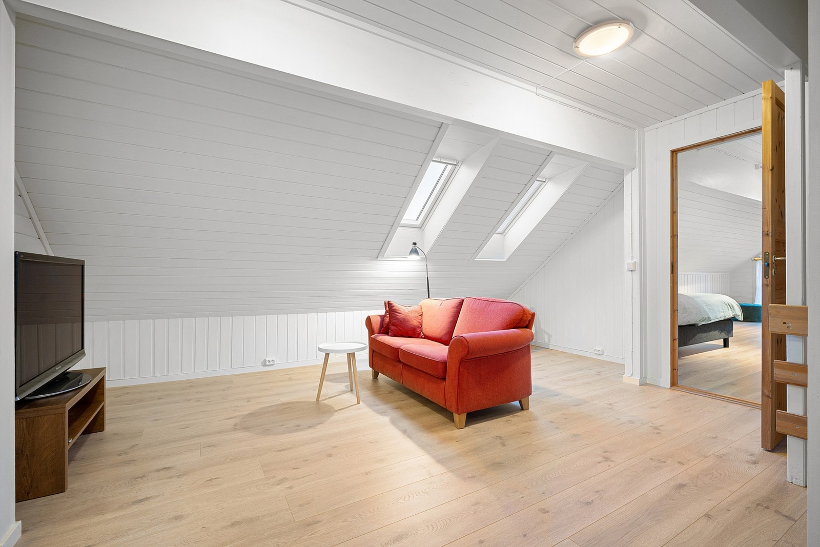 I 2.etasje finner du loftstue og 2 soverom Galleribilde