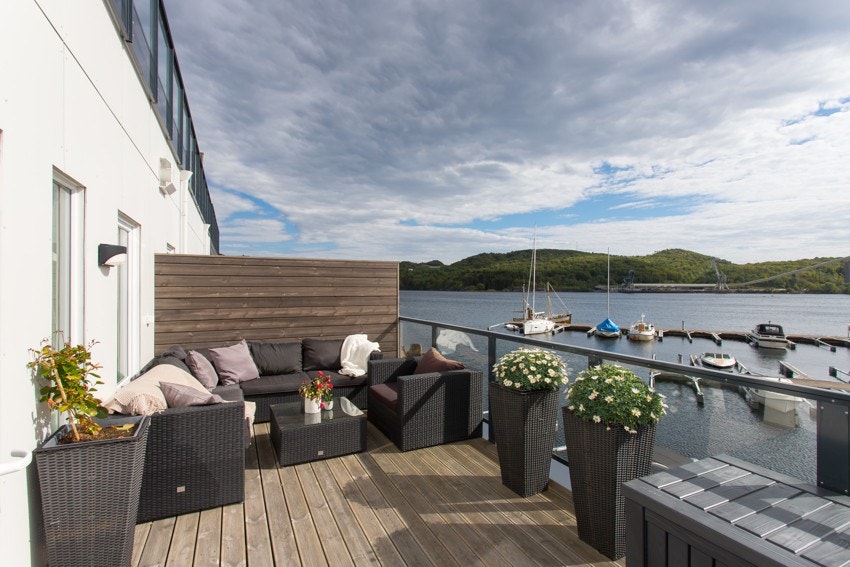 Fantastisk utsikt og meget solrik terrasse. Galleribilde