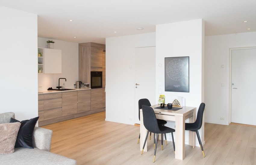 Myk overgang mellom stue og kjøkken. Galleribilde